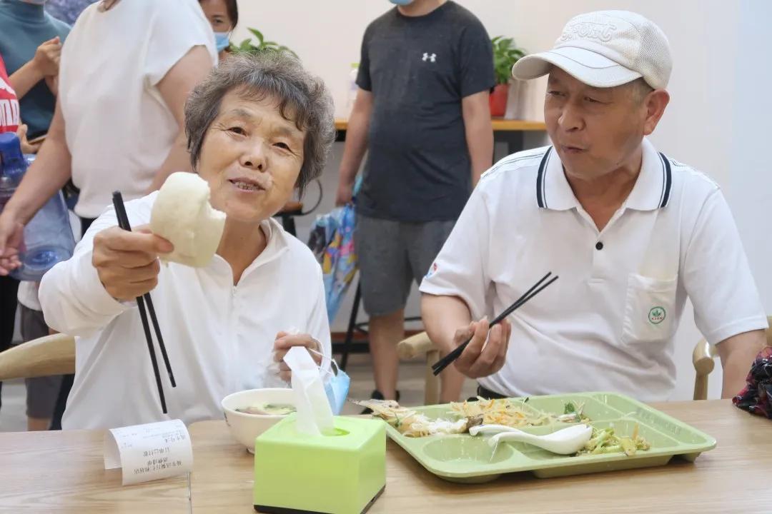 仁和區(qū)人民政府辦公室領(lǐng)導(dǎo)團(tuán)隊(duì)，引領(lǐng)變革，共筑未來之路